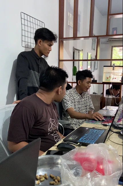 Tim Pyramidsoft di kantor